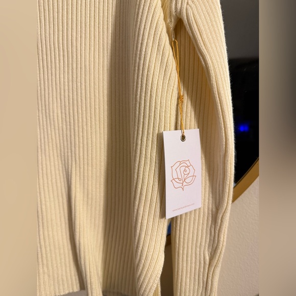 Backyard Roses Hannah Sweater Size Small NWT - Picture 3 of 10